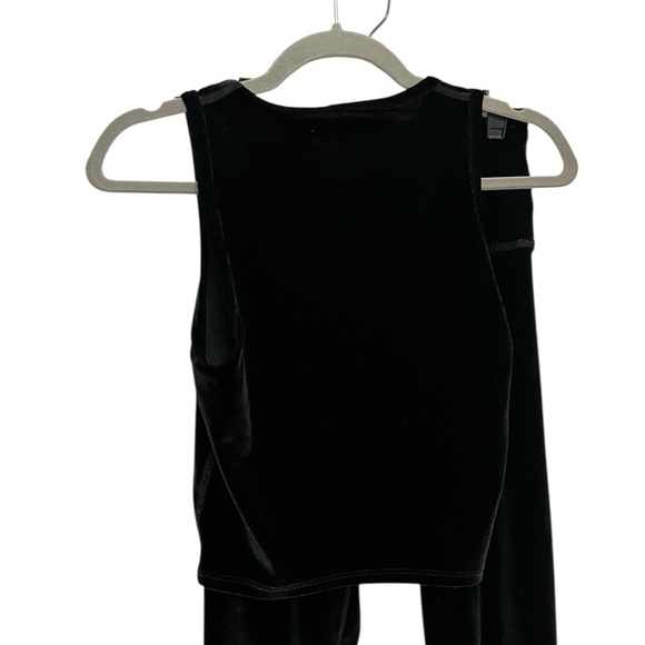 Beyond Yoga Velvet Set Top + Leggings - Picture 5 of 10